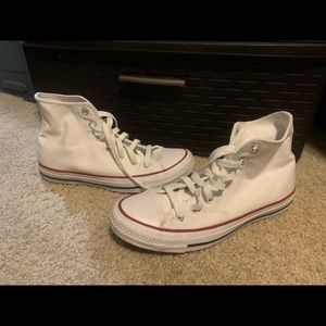 White Converse All Star Chuck Taylors Women’s 7.5/Mens 5.5